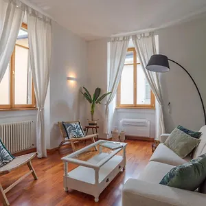 First & Urban Oasis - By Myhomeincomo Como