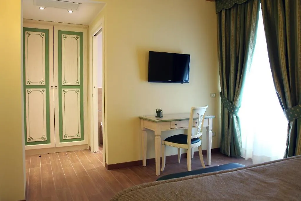 קומו Hotel Borgo Antico 3*,